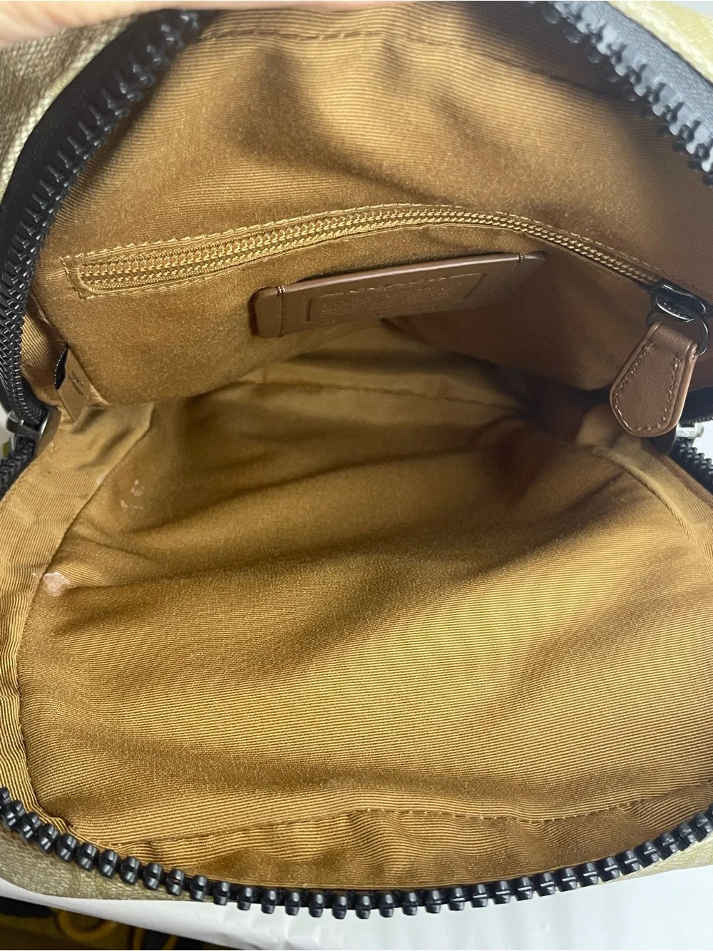 Coach track pack